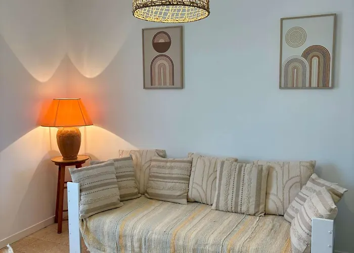 La Douce Parenthese Nyaraló *