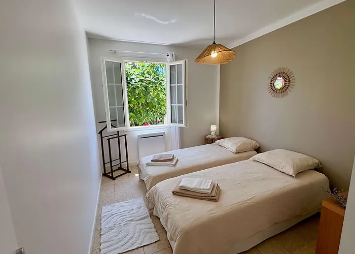 La Douce Parenthese Nyaraló